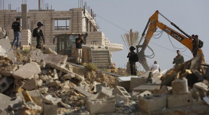 الاحتلال يُجبر مقدسية على هدم منزلها ذاتيًا في جبل المكبر