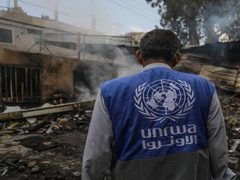 الأونروا: موظفو الوكالة والأطباء يصابون بالإغماء من الجوع في غزة