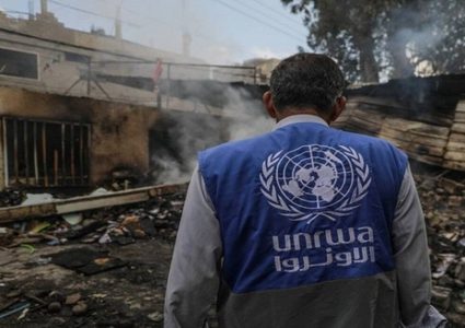 الأونروا: موظفو الوكالة والأطباء يصابون بالإغماء من الجوع في غزة