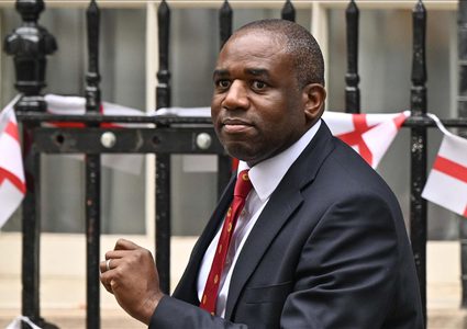 بريطانيا تنتقد إسرائيل وتدعو لوقف فوري للحرب في غزة