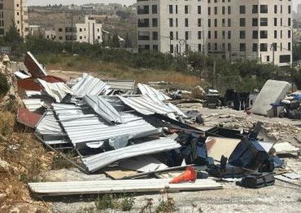 الاحتلال يهدم خياما وبركسات في المغير