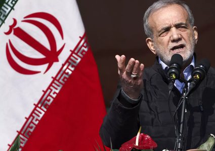 الرئيس الإيراني: مستعدون لأي مواجهة.. وتدمير برنامجنا النووي وهم