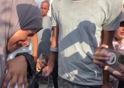 حليب مفقود... وحياة تُزهق: رُضّع غزة يموتون جوعًا