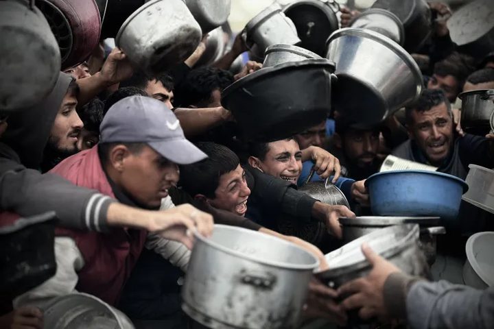 25 شهيدا منذ فجر اليوم: ثلاثة شهداء ومصابون في تجدد قصف الاحتلال لمدينة غزة