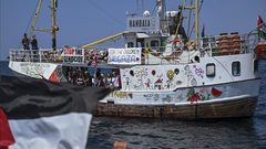 الاحتلال يهاجم سفينة كسر الحصار المتجهة إلى غزة