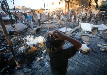 إسرائيل تقصف خيام النازحين في غزة بعد الإعلان عن هدنة إنسانية