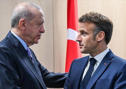 أردوغان يهنئ ماكرون على اتخاذه قرار الاعتراف بدولة فلسطين