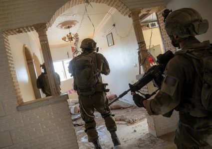 جنود الاحتلال يطلقون النار على المواطنين في قطاع غزة كأنهم يلعبون الرماية