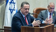 وزير جيش الاحتلال يهدد المرشد الإيراني بالاغتيال