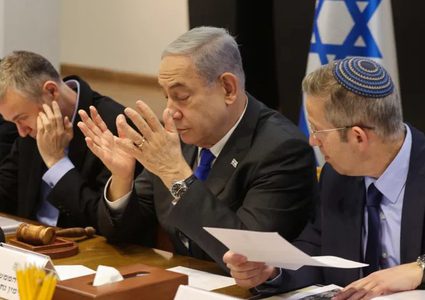 تحليل| هدنة مُعلّقة وصفقة مأزومة: كيف وقعت إسرائيل في شرك التفاوض الإنساني؟