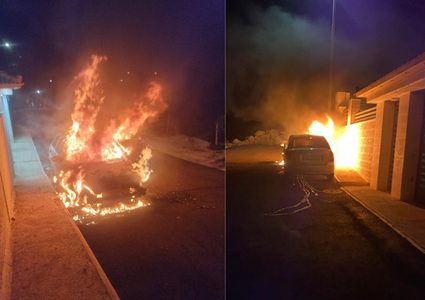 إحراق مركبتين وخط شعارات عنصرية في هجوم المستوطنين على الطيبة شرق رام الله