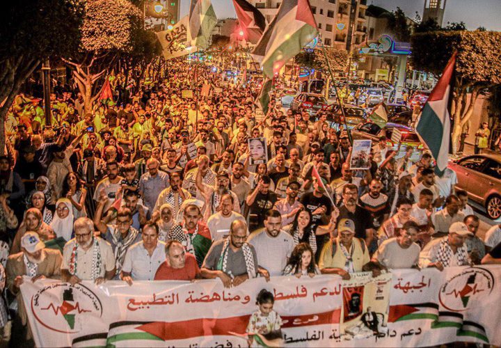 عشرات الآلاف من اهلنا في المغرب  خرجوا الليلة في تظاهرات ضخمة نصرة لغزة وشعبها
