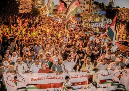 عشرات الآلاف من اهلنا في المغرب  خرجوا الليلة في تظاهرات ضخمة نصرة لغزة وشعبها