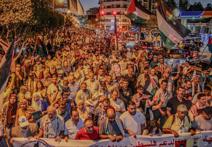 عشرات الآلاف من اهلنا في المغرب  خرجوا الليلة في تظاهرات ضخمة نصرة لغزة وشعبها