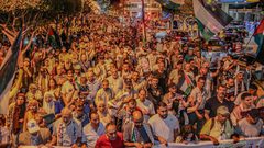 عشرات الآلاف من اهلنا في المغرب  خرجوا الليلة في تظاهرات ضخمة نصرة لغزة وشعبها