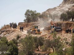 الاحتلال يجرف ارأضي لتوسيع بؤرة استطانية في جنين