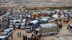 72 لاجئا سوريا يعودون طوعا من لبنان ضمن أول قافلة