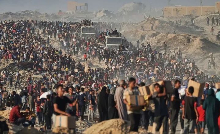 15 إصابة جراء استهداف الاحتلال منتظري المساعدات وسط قطاع غزة
