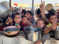 منظمات أممية تحذر: مليون امرأة وطفلة في غزة يواجهن المجاعة