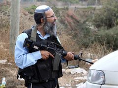 استشهاد شاب متأثرا بإصابته برصاص مستوطن شرق يطا والاحتلال يحتجز جثمانه