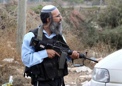 استشهاد شاب متأثرا بإصابته برصاص مستوطن شرق يطا والاحتلال يحتجز جثمانه