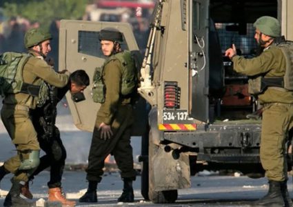 الاحتلال يعتقل 30 مواطنا من الضفة بينهم أسرى محررون