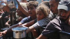 مأساة الجوع في غزة: أكثر من 100 فلسطيني يموتون جوعًا وسط حصار مشدد