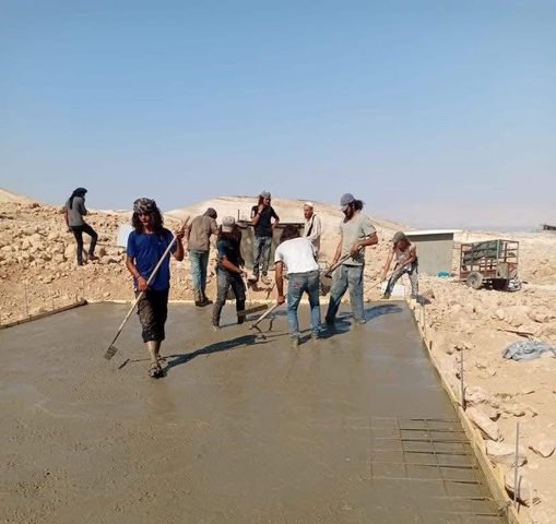 مستوطنون يوسعون بؤرة استيطانية في قرية شلال العوجا شمال أريحا