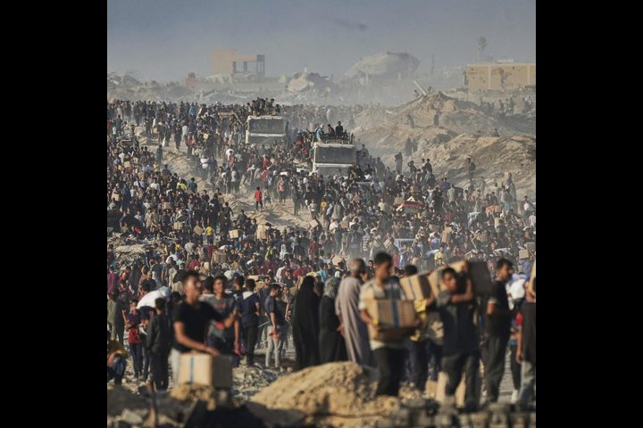 عشرات الشهداء والجرحى والأغلبية قرب مراكز المساعدات في اليوم 137 لعودة الحرب