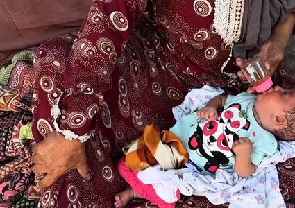 بسبب المجاعة أمهات فلسطينيات يلجأن لوسائل خطرة لإطعام أطفالهن الرضّع في غزة