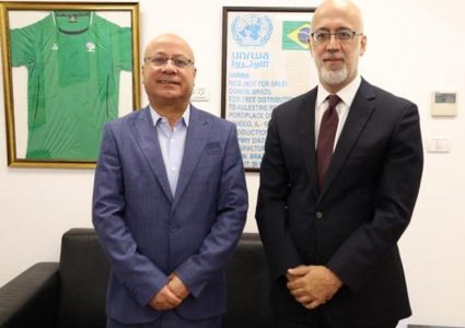 أبو هولي يبحث مع السفير البرازيلي أزمة "الأونروا" المالية وأوضاع المخيمات