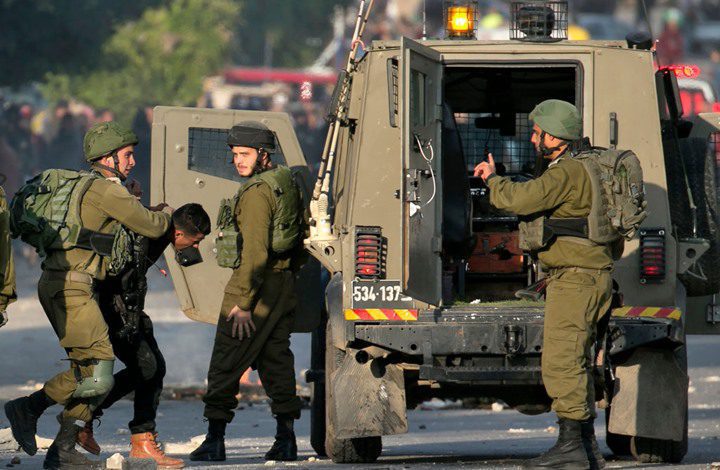 الاحتلال يعتقل مواطنين من محافظة نابلس