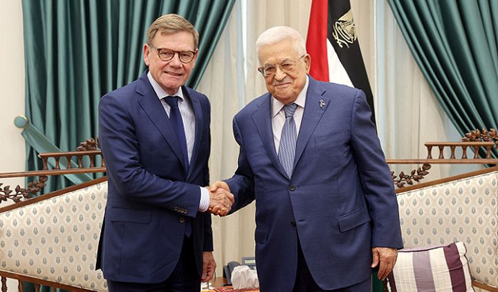 الرئيس محمود عباس: الانتخابات لن تشمل من لا يلتزم بمبدأ الدولة والسلاح الواحد