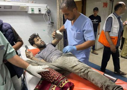 شهيد وإصابات بقصف الاحتلال مبنى الهلال الأحمر في خان يونس