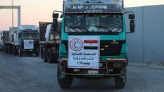 شاحنات المساعدات الإنسانية تتحرك من مصر باتجاه قطاع غزة