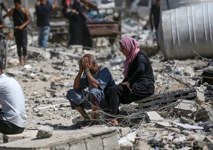 عشرات الشهداء والجرحى في القطاع بالرصاص والجوع في اليوم 141 لعودة الحرب