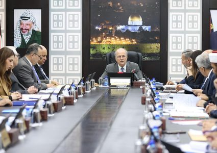 مجلس الوزراء يطالب بتفعيل كل أدوات الضغط الدولية لوقف تفشي المجاعة في قطاع غزة