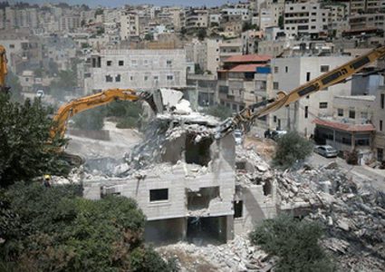 قوات الاحتلال تهدم منزلًا قيد الإنشاء في أرطاس جنوب بيت لحم