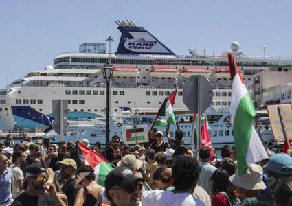 الاحتجاجات الشعبية تجبر "إسرائيل" على إجلاء موظفي سفارتها باليونان