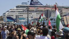 الاحتجاجات الشعبية تجبر "إسرائيل" على إجلاء موظفي سفارتها باليونان