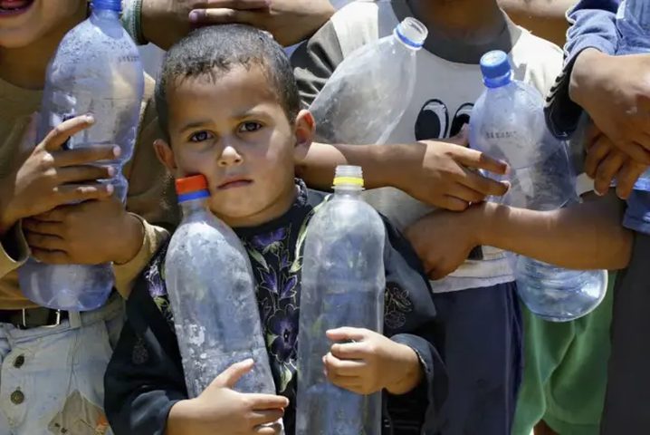 سكان غزة في معركة البقاء للحصول على قطرة ماء