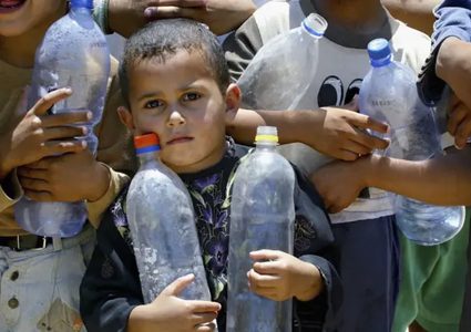 سكان غزة في معركة البقاء للحصول على قطرة ماء