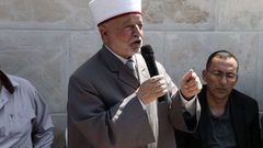 إسرائيل تبعد مفتي القدس عن المسجد الأقصى لمدة 6 أشهر