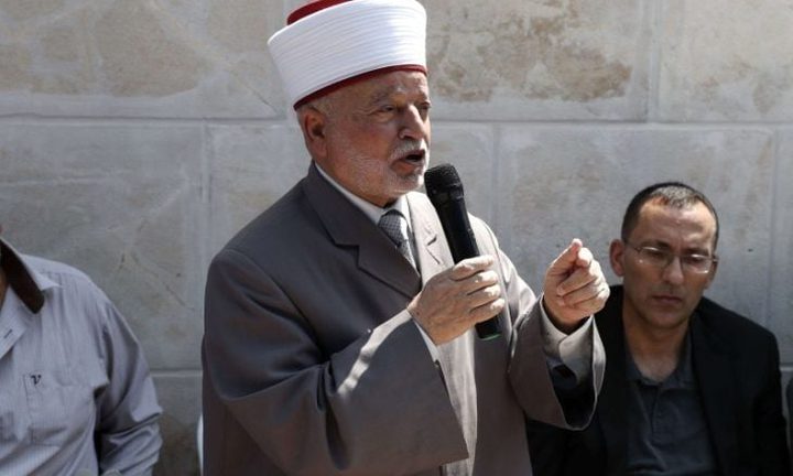 إسرائيل تبعد مفتي القدس عن المسجد الأقصى لمدة 6 أشهر