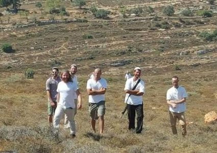 مستوطنون يسرقون خيمة ومعدات زراعية من الأغوار الشمالية