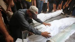 20 شهيدا بينهم 5 من منتظري المساعدات في قصف ونيران الاحتلال بعدة مناطق في غزة