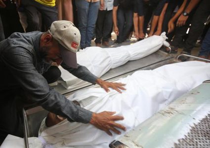 20 شهيدا بينهم 5 من منتظري المساعدات في قصف ونيران الاحتلال بعدة مناطق في غزة