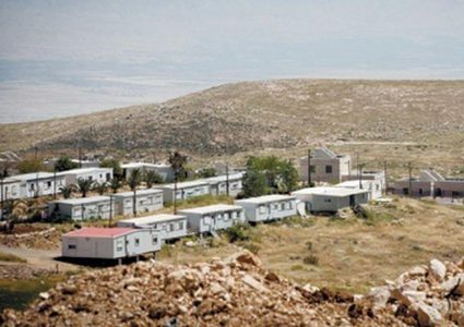 مستوطنون ينصبون بيوتا متنقلة جنوب شرق بيت لحم