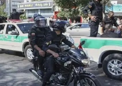 قتلى وجرحى في هجوم مسلح استهدف مركز شرطة في إيران