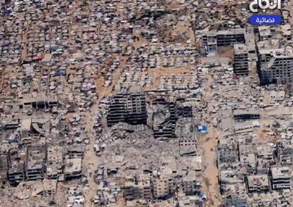 صور جوية تكشف الدمار الهائل جراء الإبادة الجماعية المستمرة في قطاع غزة، وتحول شاطئ البحر إلى مخيمات للنازحين بعد تدمير الاحتلال لمنازلهم.